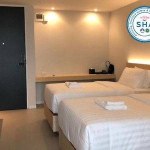Habitación Estándar con 2 Camas Individuales